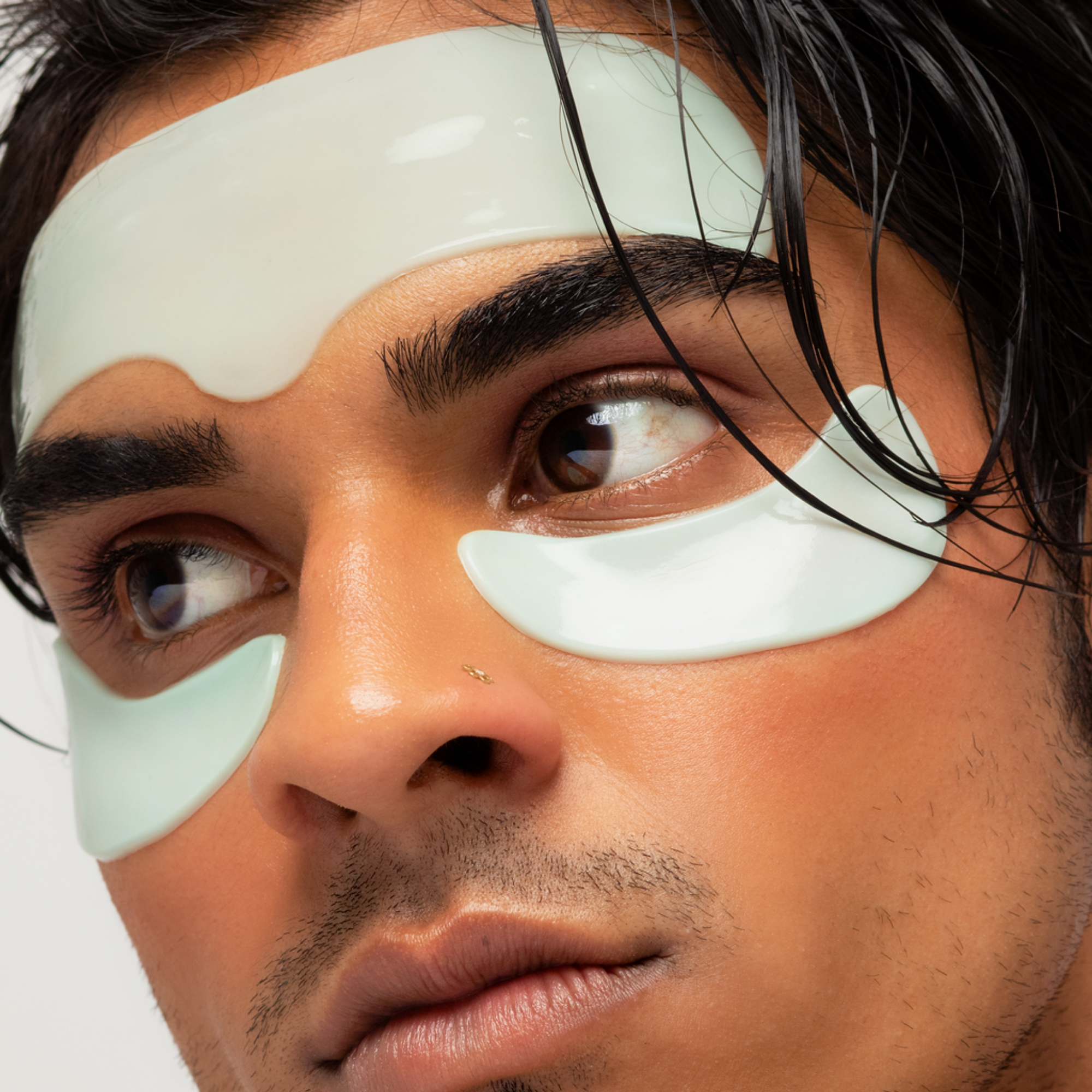 Model wearing Tear Catchers Hydrogel Eye Therapy and Forehead Patch